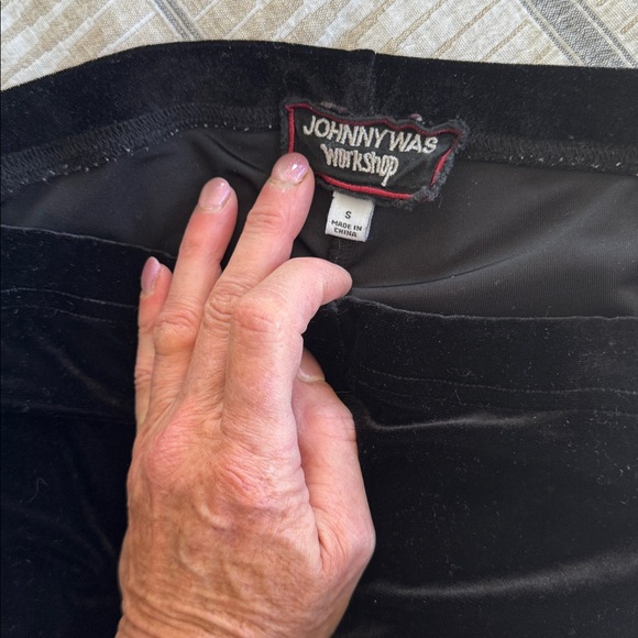 Johnny Was Stretch Velvet Embroidered Black Pants Size S - Picture 2 of 9